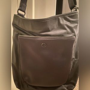Black Lululemon bag